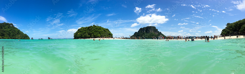 Obraz premium Thale Waek (Separated Sea) , Krabi , Thailand