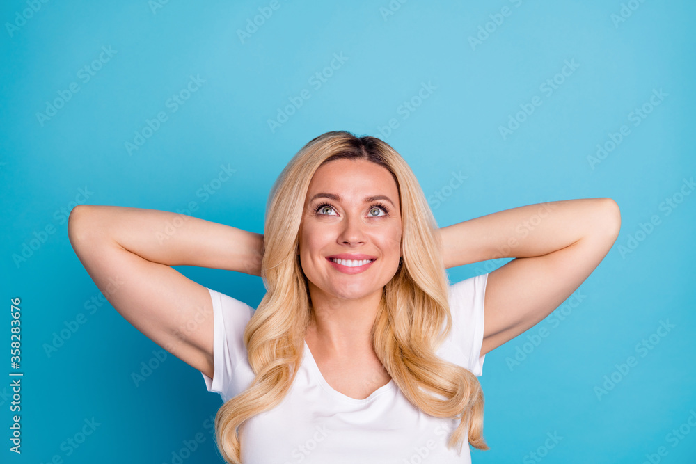 Top above high angle view photo of nice cute adorable candid woman lie enjoy rest relax look copyspace wear casual style outfit isolated over blue color background Top above high angle view photo of nice cute adorable candid woman lie enjoy rest relax look copyspace wear casual style outfit isolated over blue color background