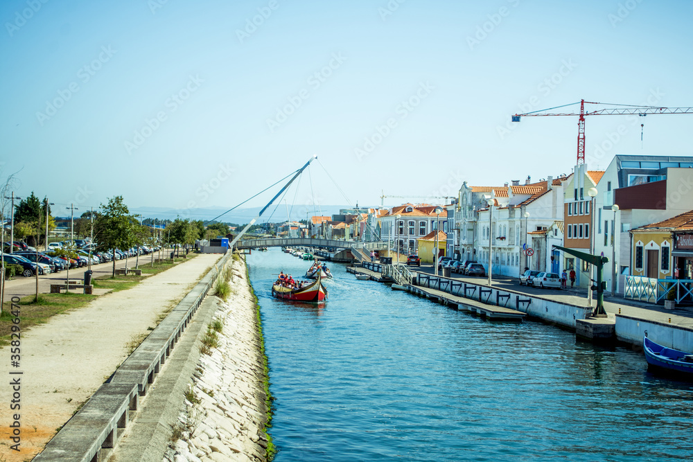 Fototapeta premium beautiful water canals between houses in the city of Aveiro in Portugal. Pure blue water