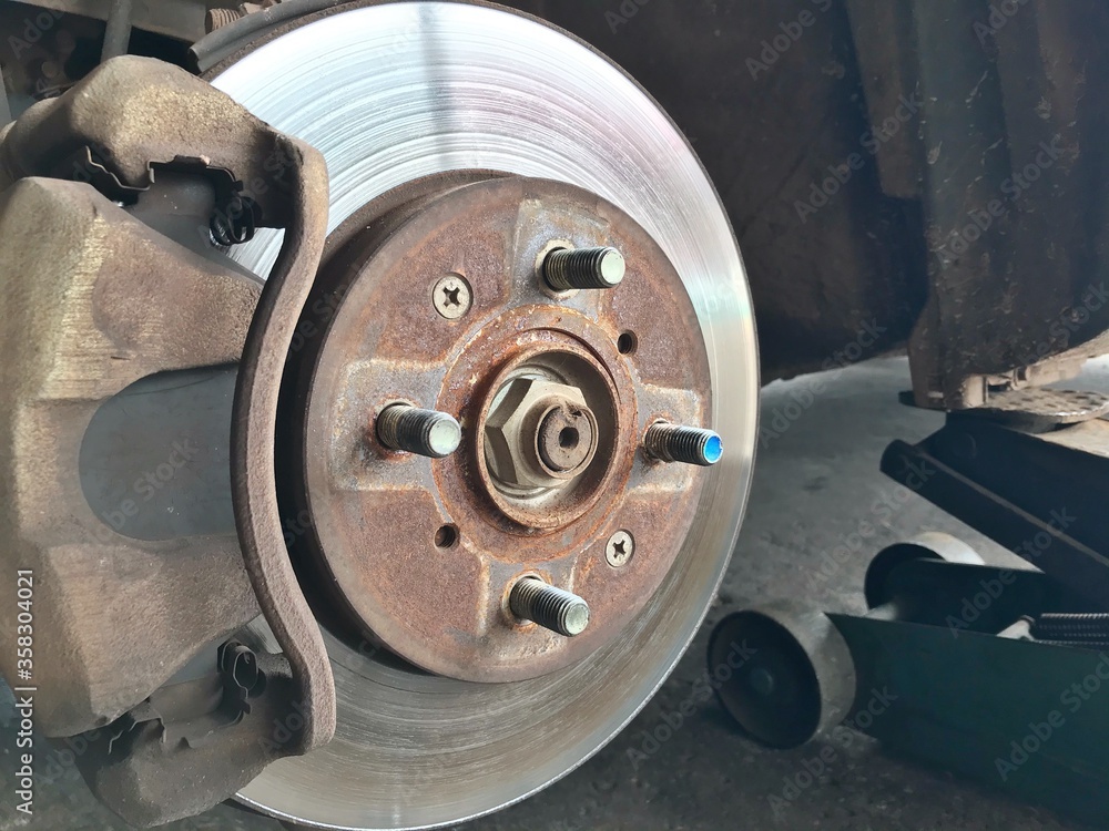 The mechanic is fixing the brakes of the car The mechanic is fixing the brakes of the car