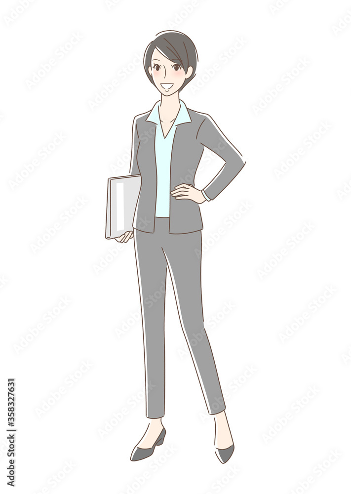 笑顔で立ちポーズを決める女性