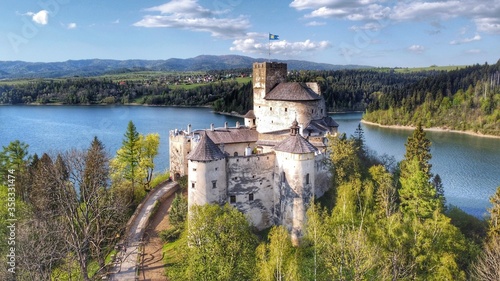 Niedzica Castle and lake in front photo