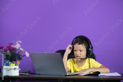 Billede på lærred The boy kid child stress frustated study