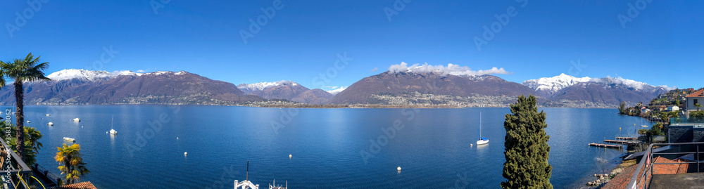 Panoramablick über den Lago Maggiore, Italien
