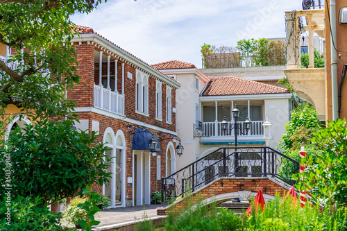 Wallpaper Mural 東京都目黒区自由が丘の街並み Torontodigital.ca
