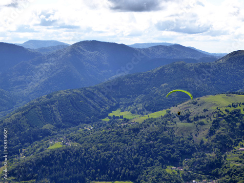 Paragliders at Treh Markstein in France 