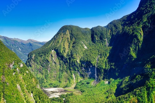 Fotografie Campbell's Kingdom - hanging valley - Doubtful Sound National Park from above