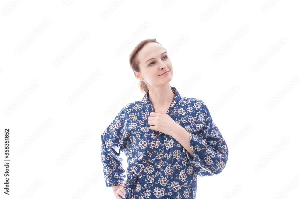 着物を着た外国人の若い女性 着物を着た外国人の若い女性