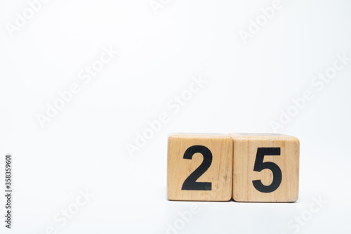 Cube and square set with number bullet point from 00 to 31