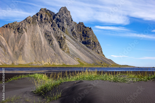 Obraz na płótnie View to the famous Vestrahorn and Stokksnes w salonie