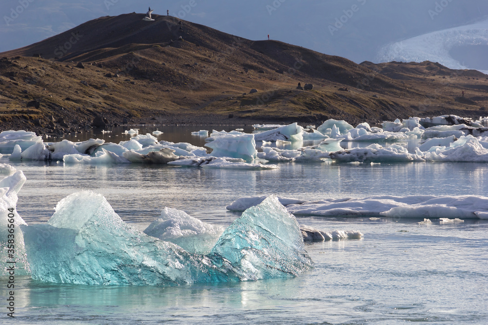 View of the famous glacier lagoon Jokulsarlon, below Vatnajokull.