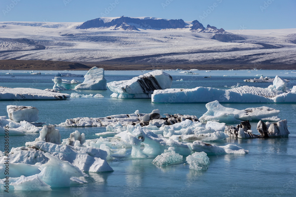 View of the famous glacier lagoon Jokulsarlon, below Vatnajokull.