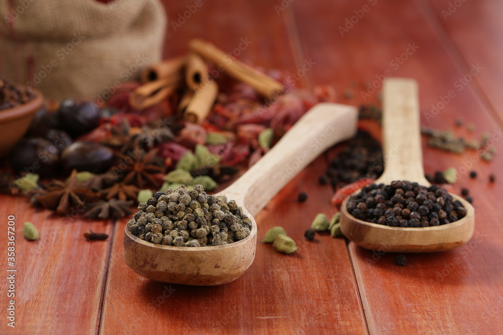 Black and Green Pepper seed_Indian Spice Black and Green Pepper seed_Indian Spice
