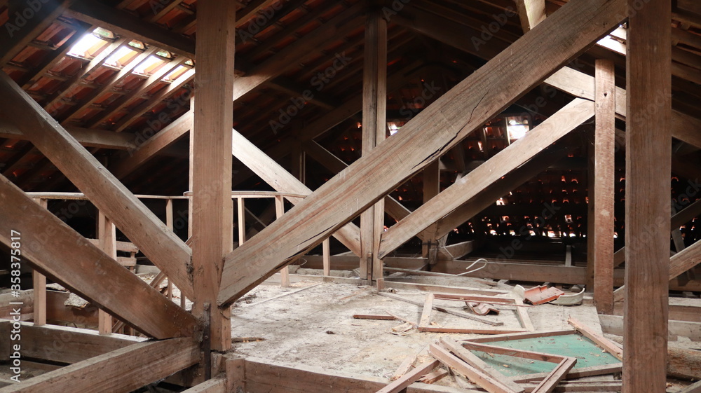 Attic restoration.
Mounting reinforcing beams. Attic restoration.
Mounting reinforcing beams.