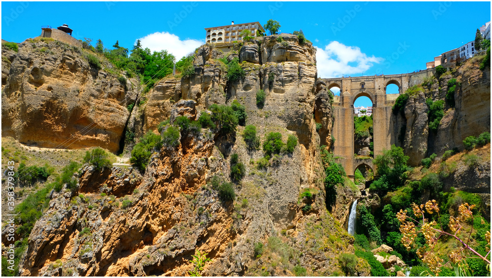 Imagen tomada desde la cascada de agua del Tajo,  Ronda, Málaga, España.