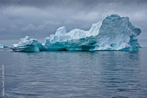 Icebergs in Disko Bay  Ilulissat  West Greenland