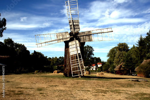Stary wiatrak położony w Muzeum Rolnictwa w Ciechanowcu, województwo podlaskie photo