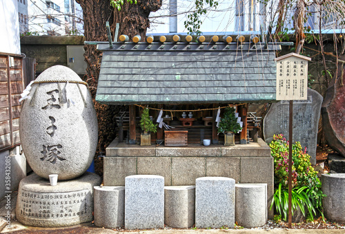 Namiyoke Inari Shrine in Tsukiji, Tokyo