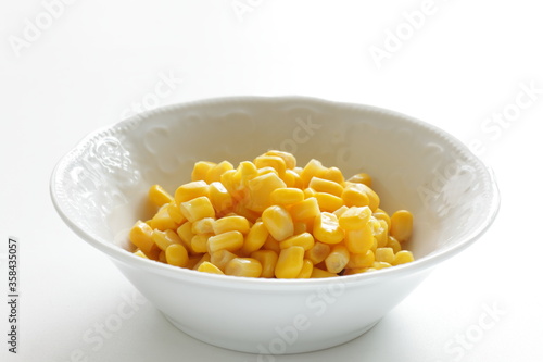 Prepared sweet corn in bowl with copy space