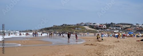 Canvastavla LA PEDRERA, URUGUAY - JANUARY 20, 2017:  General view of the beach of La Pedrera
