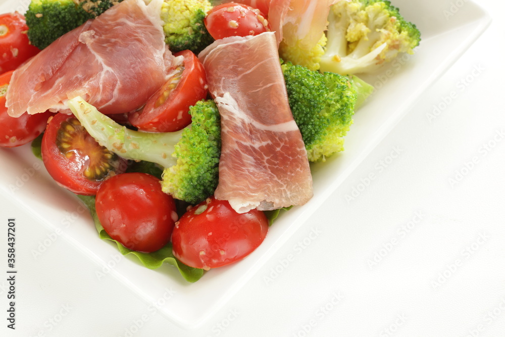 Cherry tomato, broccoli and ham with vegetable salad Cherry tomato, broccoli and ham with vegetable salad