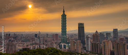 Panoramic view sunset from the Mount Elephant in Taipei city Taiwan