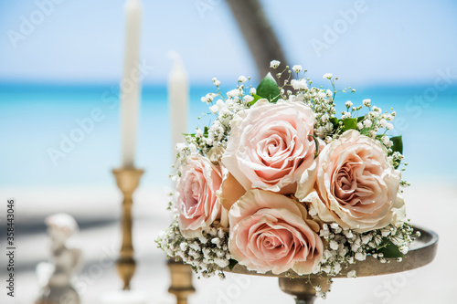 Obraz na płótnie Bridal wedding fresh flowers bouquet on the sandy beach as decoration for tropic