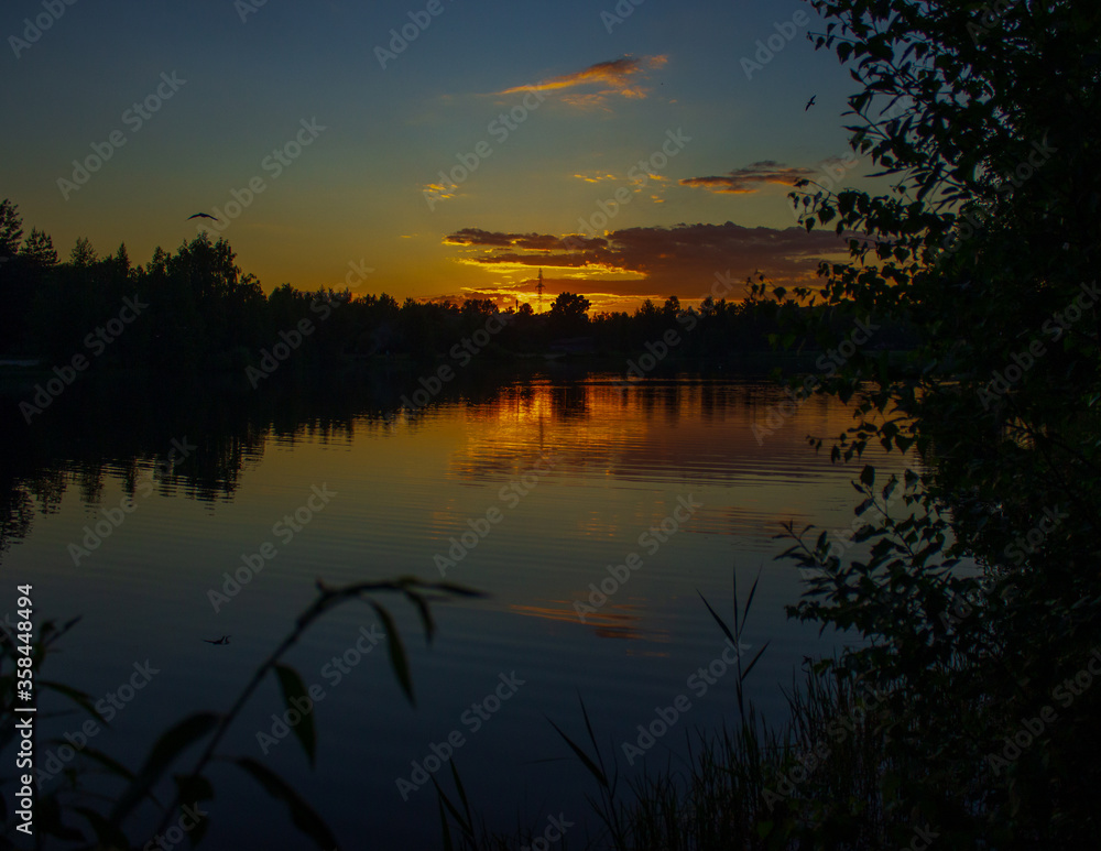 Obraz premium sunset on the lake