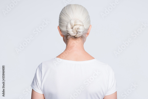 Fotografie Back rear photo of old lady standing backside wearing t-shirt isolated over whit