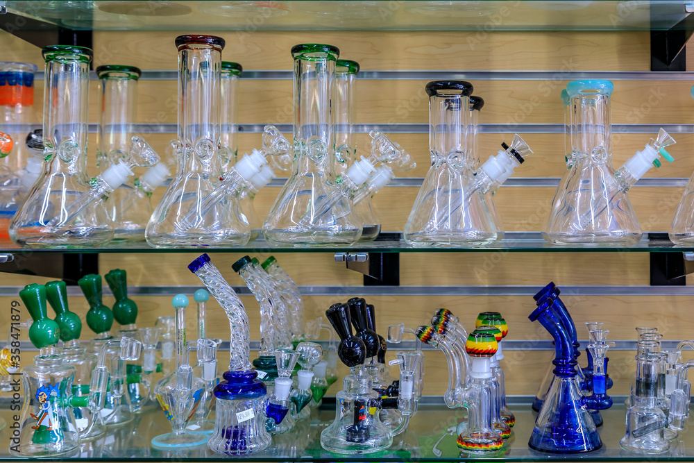 Glass bongs on display for smoking marijuana known as weed or pot in a  store in San Francisco famous Haight Ashbury – Stock Editorial Photo ©  SvetlanaSF #302827816