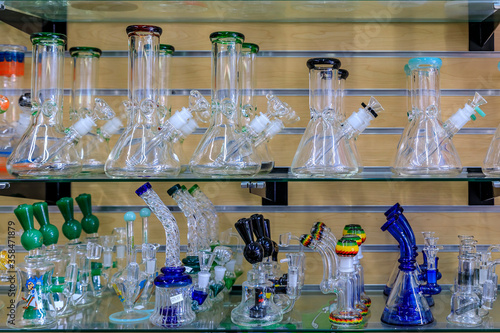 Fotografía Glass bongs on display for smoking marijuana known as weed or pot in a store in