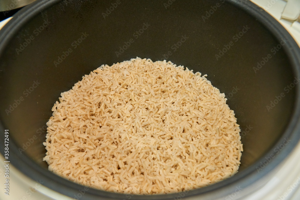 Raw rice in the rice cooker Raw rice in the rice cooker