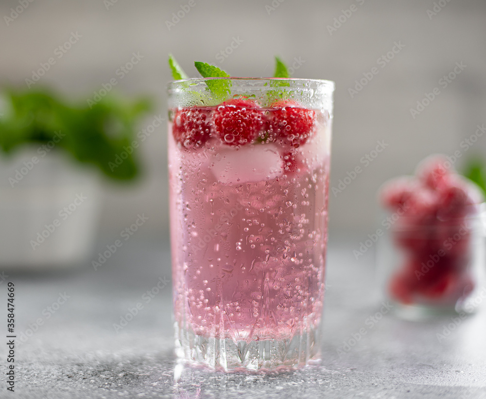 raspberry lemonade with fresh raspberries and mint raspberry lemonade with fresh raspberries and mint