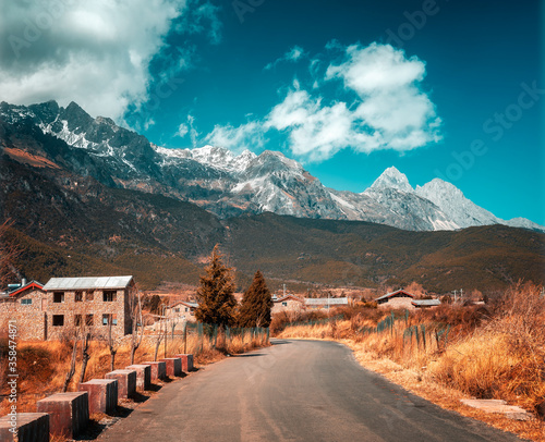 road to the mountains