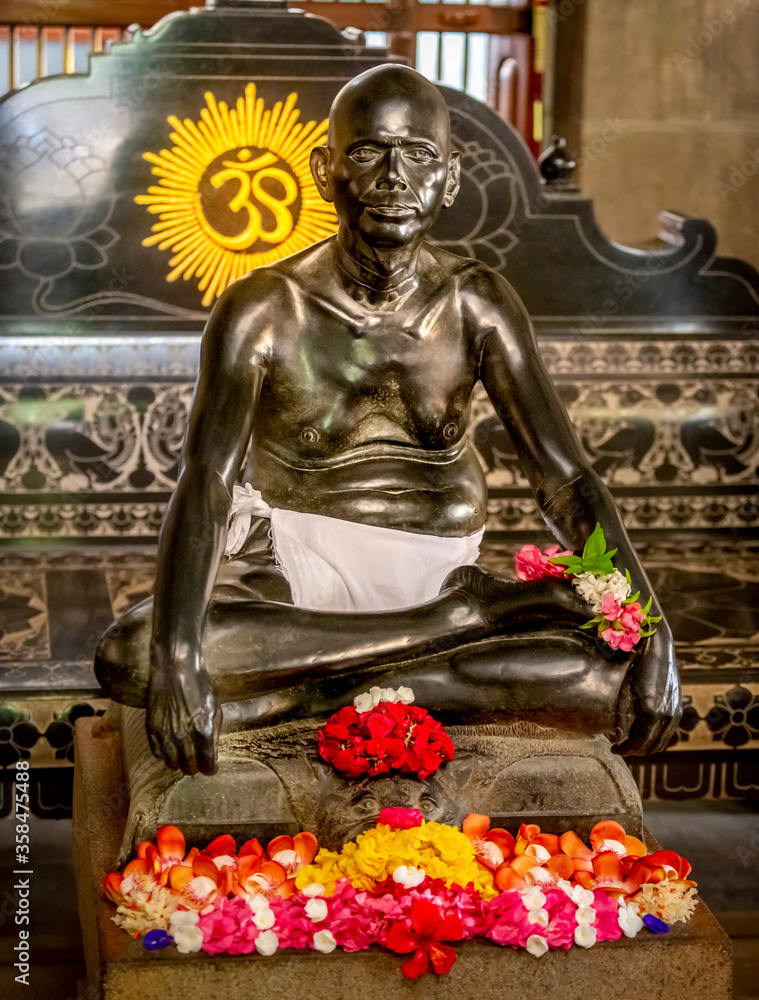 Foto de Statue of Ramana Maharshi in his ashram do Stock | Adobe Stock