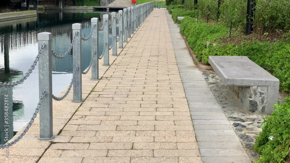 Footpath for running alongside the canal Footpath for running alongside the canal