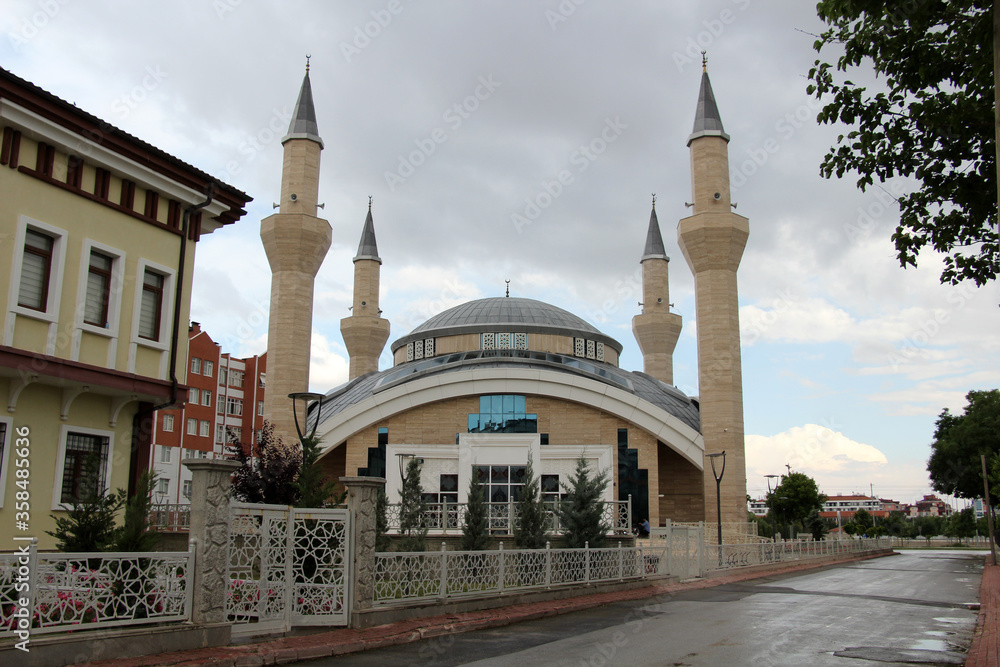 Fototapeta premium Celebi Mosque, located in the city of Konya, Turkey. It was built by Karatay Municipality between 2015 and 2017. The mosque has 4 minarets.