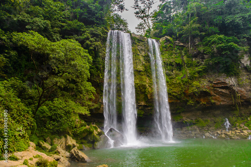 Fototapeta Naklejka Na Ścianę i Meble -  Cascada de Misol-Ha, a waterfall in the Municipality of Salto de Agua, Chiapas, Mexico