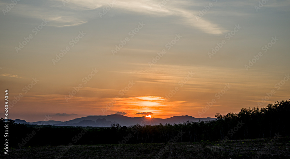 Obraz premium Evening sunset