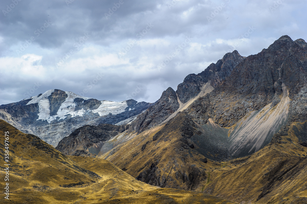 It's Peru, Puno, mpuntains, clouds