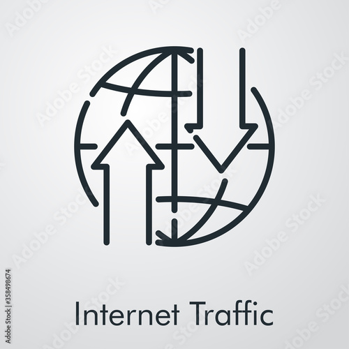 Concepto compartir datos en internet. Icono plano lineal globo terráqueo con flechas arriba y abajo con texto Internet Traffic en fondo gris