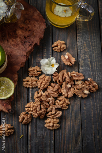 Walnut with honey and tea. Flu remedy