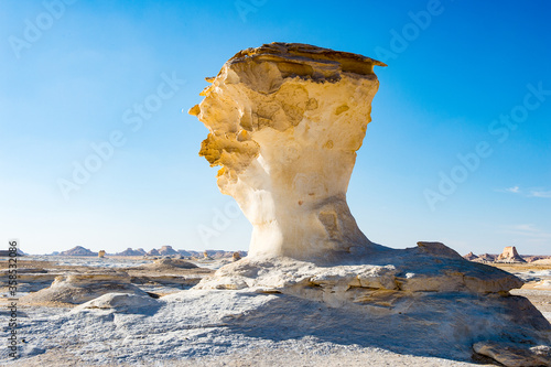 Foto It's Mushroom rock formations at the Western White Desert of Egypt