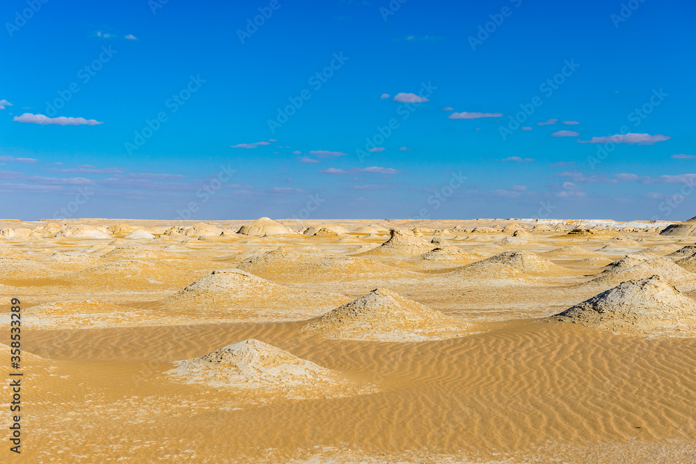 Fototapeta premium It's White desert formations at the white desert in Egypt