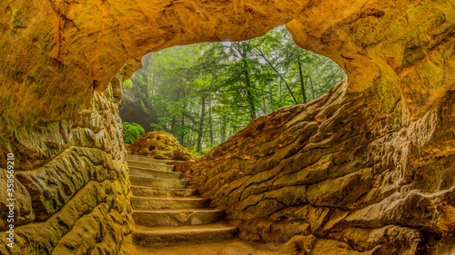 Fotografija Old Man's Cave in Hocking Hills State Park, Ohio