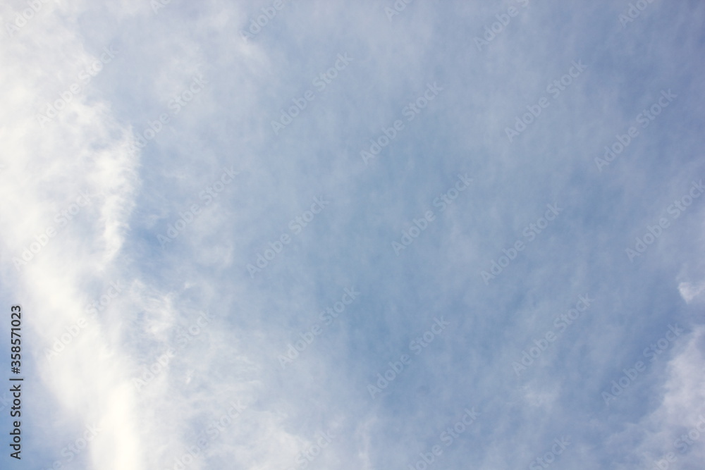 Obraz premium Cloud and blue sky for background. 