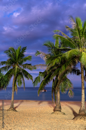 amazing island tropical beach © Netfalls