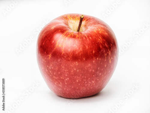 manzana sobre fondo blanco