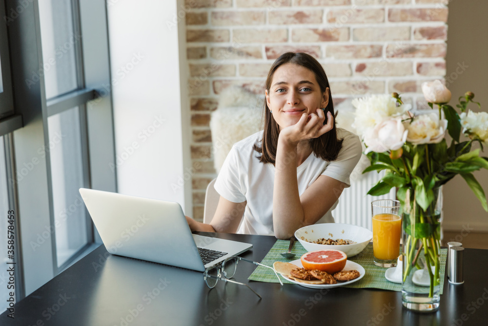 Attractive young lovely brunette woman using laptop computer Attractive young lovely brunette woman using laptop computer