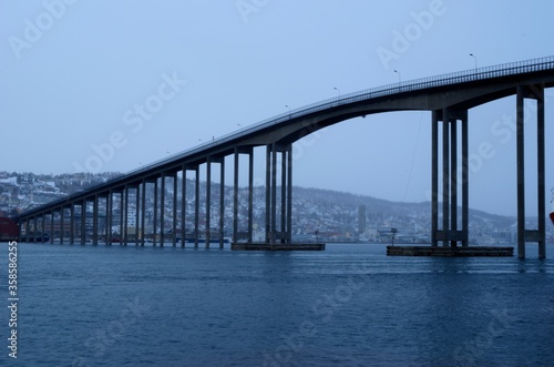 Fototapeta Naklejka Na Ścianę i Meble -  tromsoe city island bridge